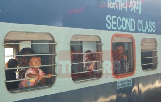 Passengers of Tripura Sundari Express suffering from food crisis : 2 day long visit becoming tough to manage due to lack of pantry cars; Tripura Govt silent 